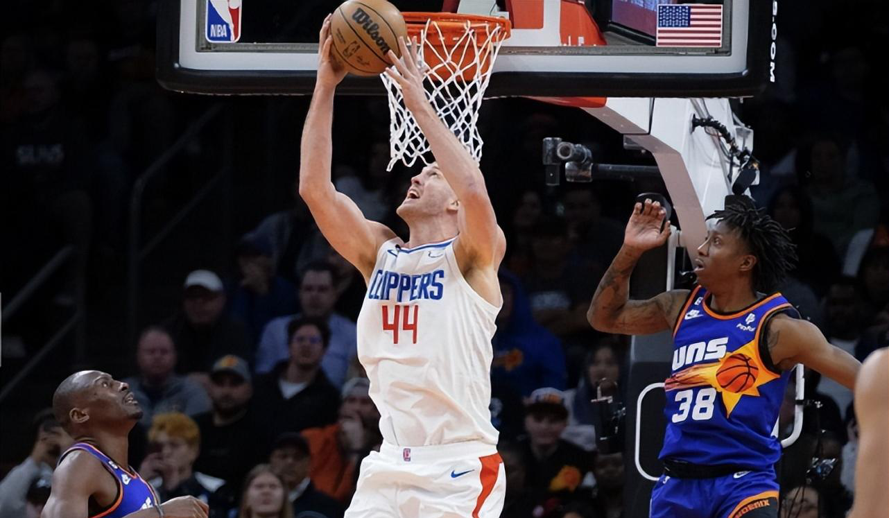 爱游戏体育-JackeyLove新星重要助攻表现突出，快船前途光明！