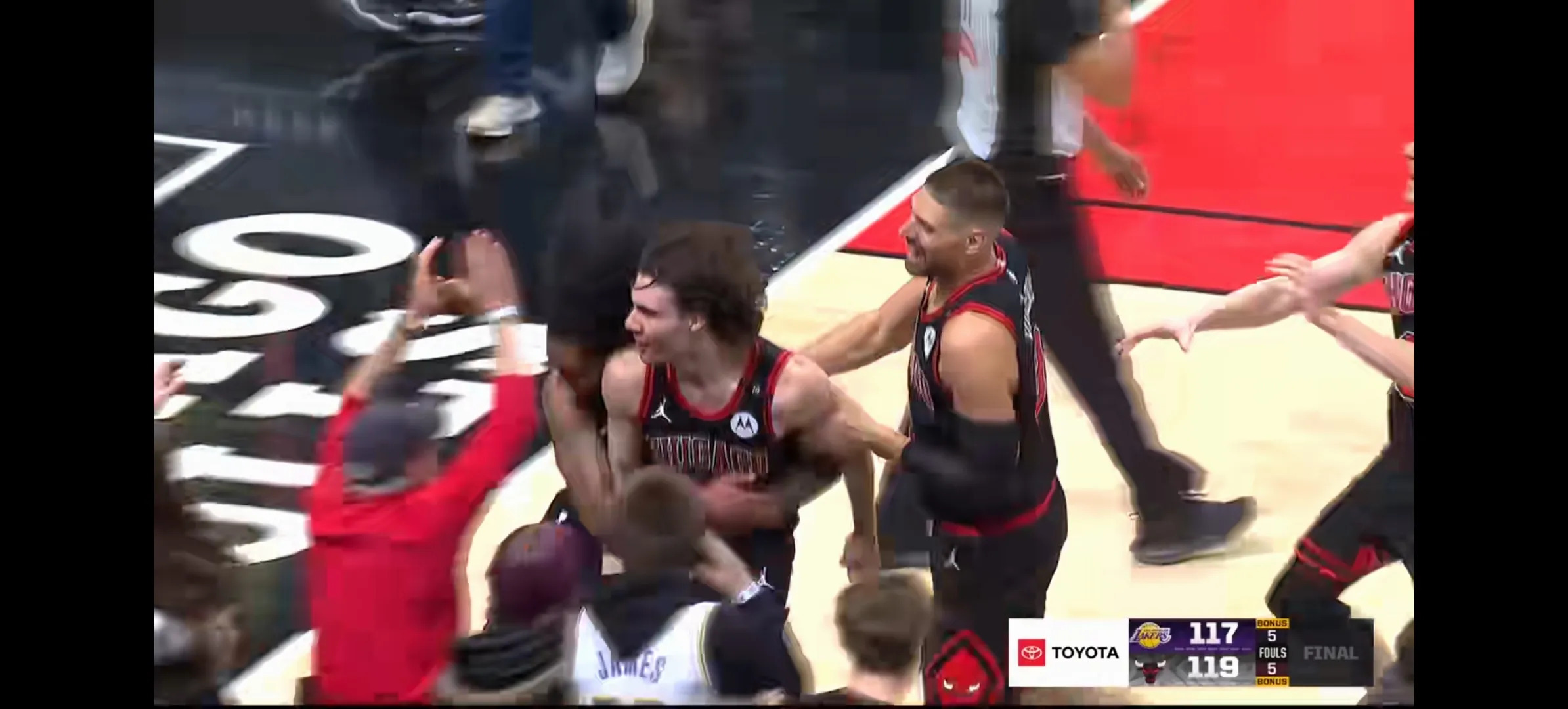 爱游戏- 莱万多夫斯基肌肉 