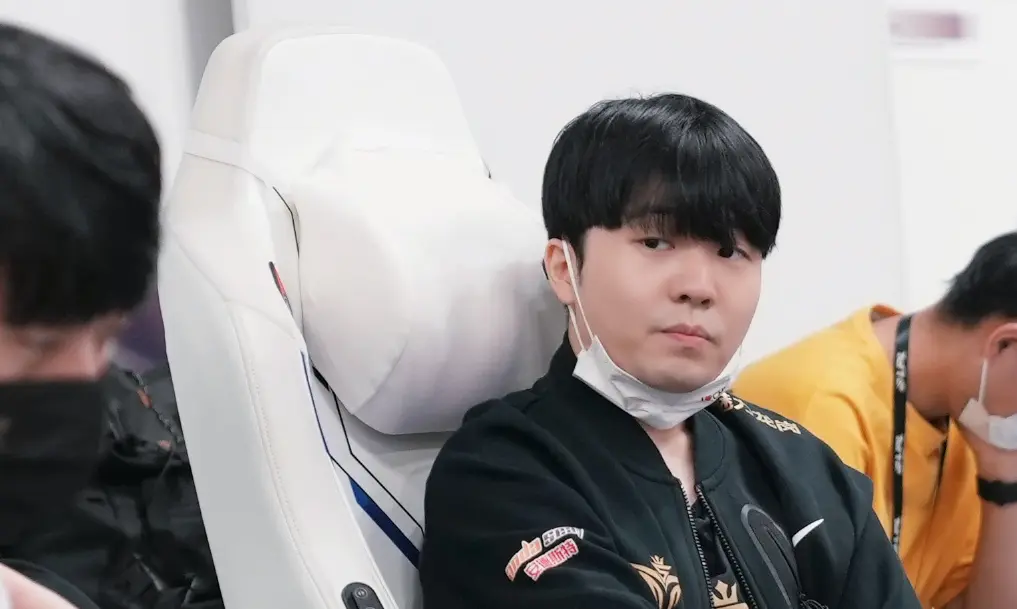 AYX-Uzi在澳大利亚队比赛中爆冷，出色防守引发热议！的简单介绍